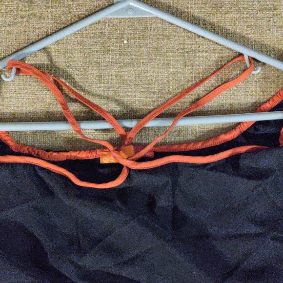 NWOT XS Ava Cold Shoulder Top - Picture 4 of 5